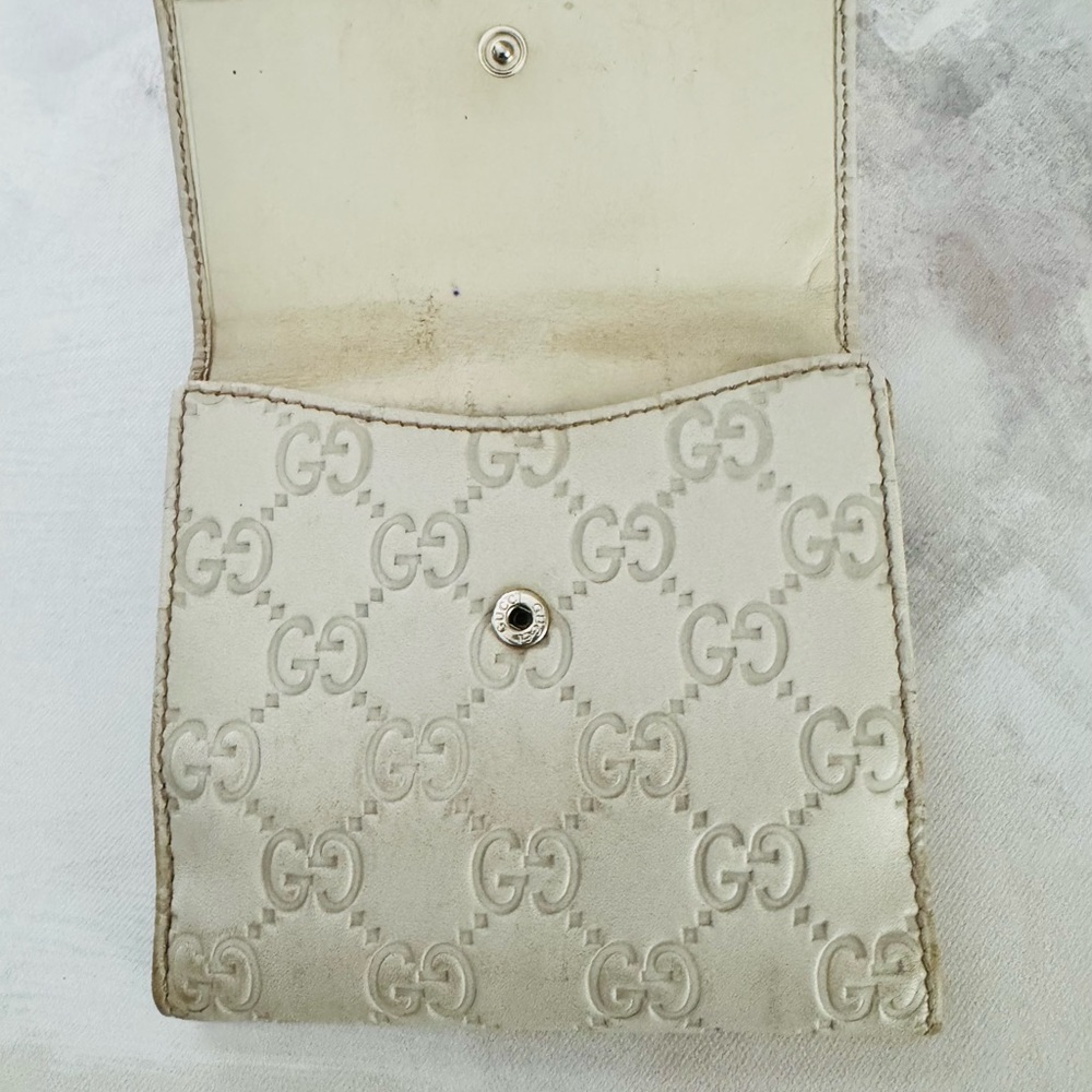 Gucci Guccissima Ivory Leather GG Logo BiFold Wallet, Gold Piston Closure - Picture 3 of 14